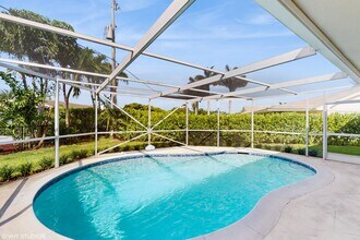 221 Sudbury Dr in Atlantis, FL - Building Photo - Building Photo