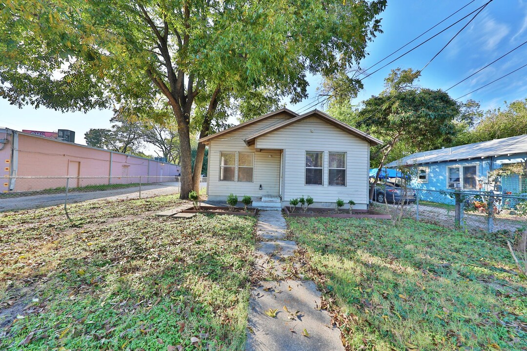 112 Kendalia Ave in San Antonio, TX - Building Photo