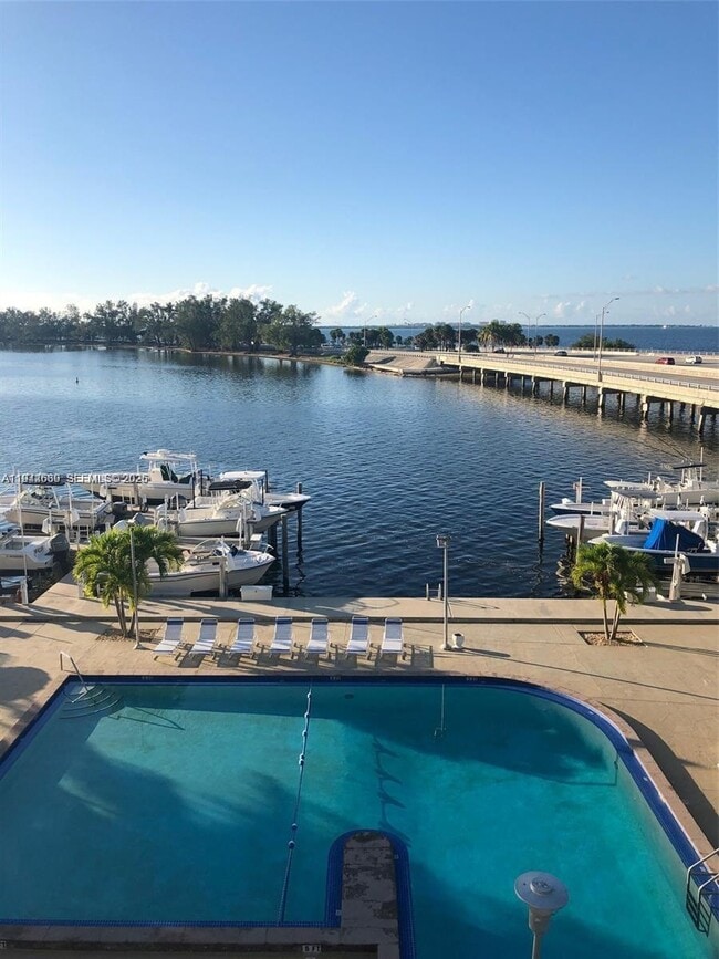 150 SE 25th Rd, Unit 10K in Miami, FL - Building Photo - Building Photo