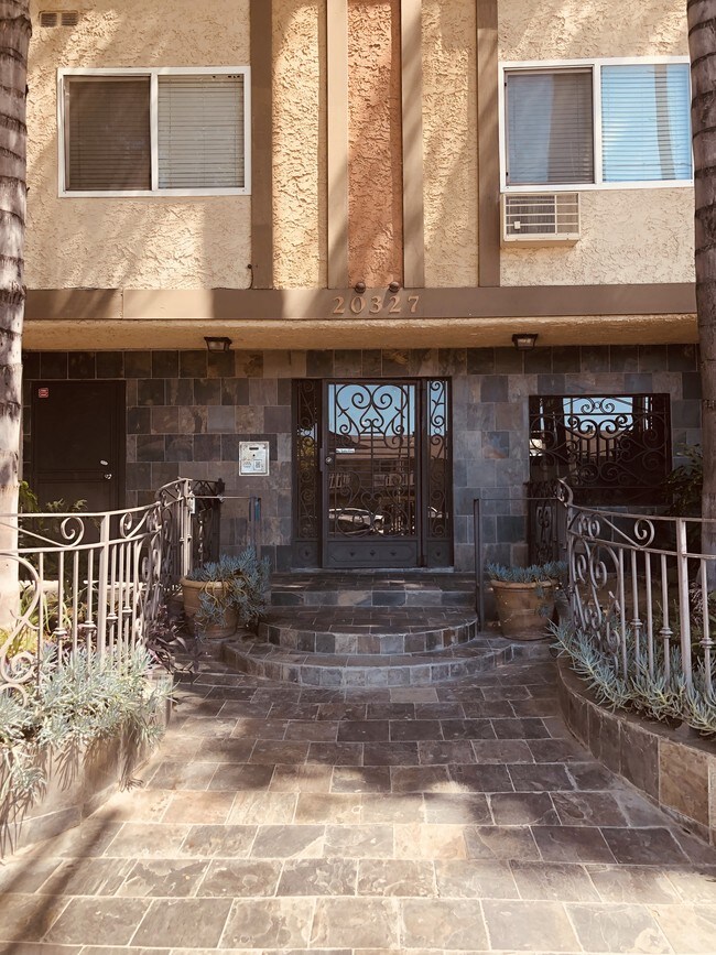 20327 Saticoy St Apartments and Nearby Los Angeles Apartments For Rent