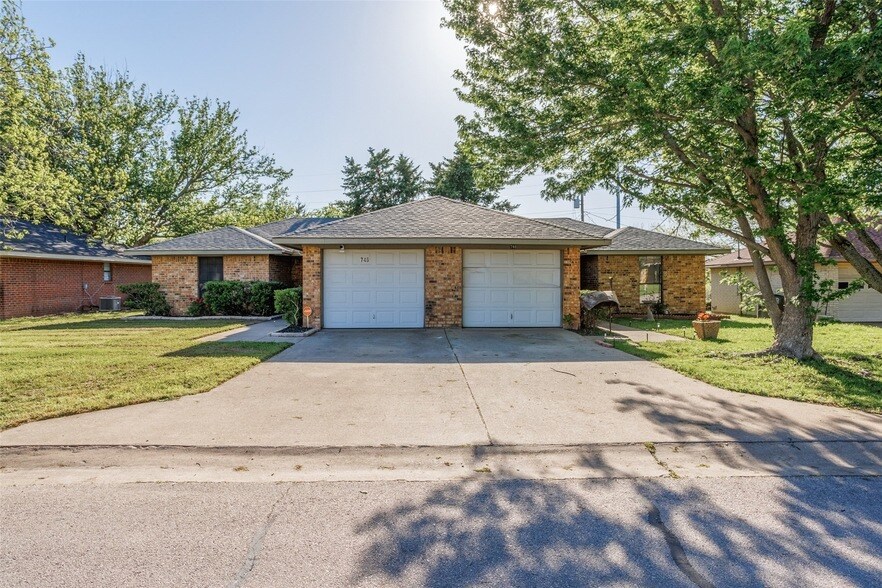 746 Prairie Creek Dr in Princeton, TX - Foto de edificio