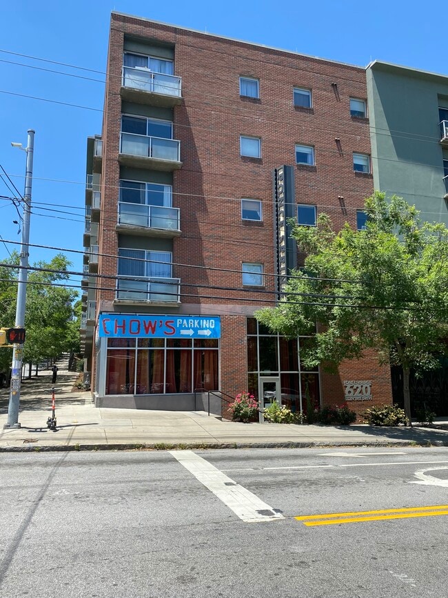 620 Glen Iris Dr NE, Unit 523 in Atlanta, GA - Foto de edificio - Building Photo