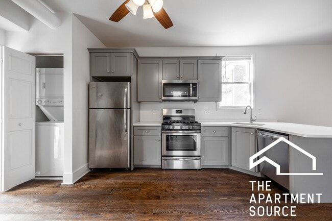 3135 N Oakley Ave in Chicago, IL - Building Photo - Building Photo