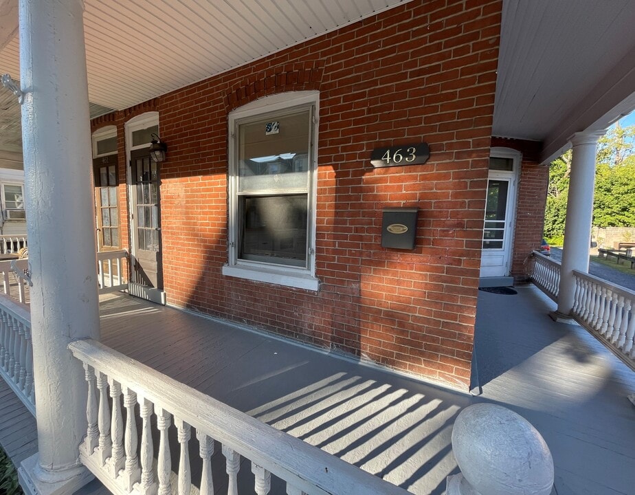 463 E Broad St, Unit B in Quakertown, PA - Foto de edificio