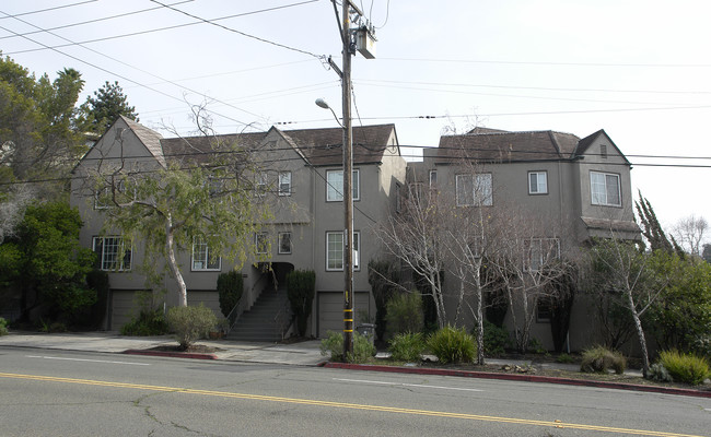 5902-5916 Ocean View Dr in Oakland, CA - Building Photo - Building Photo