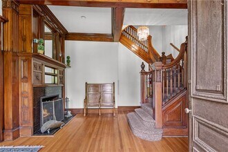 434 Bellevue Ave in Newport, RI - Building Photo - Building Photo