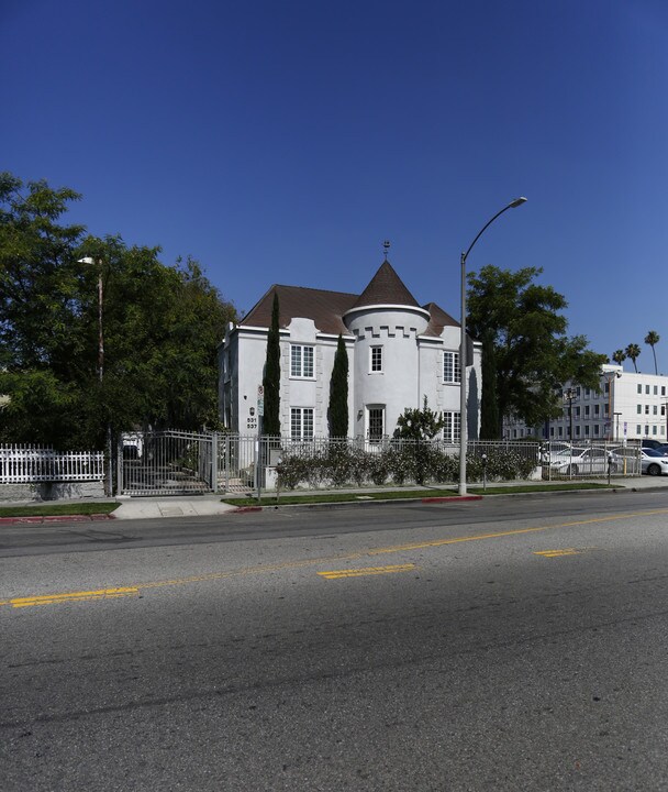 531 S Commonwealth Ave in Los Angeles, CA - Building Photo