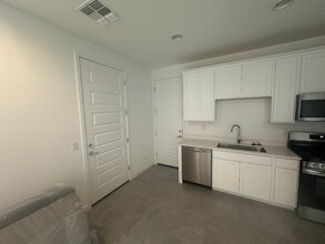 9835 W Cheery Lynn Rd in Phoenix, AZ - Foto de edificio - Building Photo