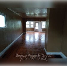 2145 Dorr St in Toledo, OH - Building Photo - Building Photo