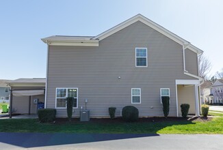 925 Ileagnes Rd in Raleigh, NC - Building Photo - Building Photo