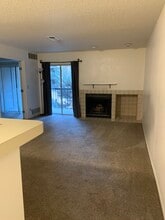 2575 S Syracuse Way, Unit E 107 in Denver, CO - Foto de edificio - Building Photo