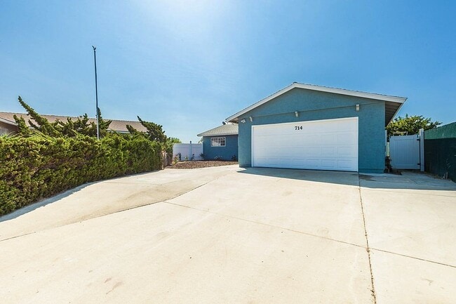 714 Herbert St in Oceanside, CA - Building Photo - Building Photo