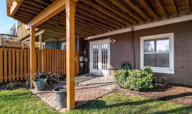 5327 Lake Cove Ct in Alexandria, VA - Building Photo - Building Photo