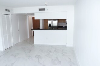 31 SE 5th St, Unit 507 in Miami, FL - Building Photo - Building Photo