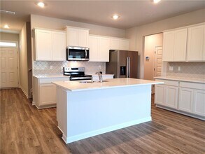 310 Sound Cir in Stockbridge, GA - Foto de edificio - Building Photo