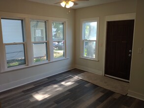 2720 N Girard Ave in Minneapolis, MN - Building Photo - Building Photo