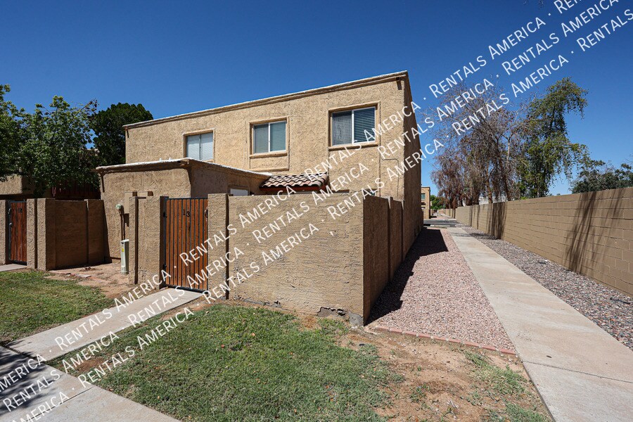 948 S Alma School Rd in Mesa, AZ - Building Photo