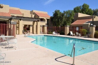 1432 W Emerald Ave in Mesa, AZ - Building Photo - Building Photo