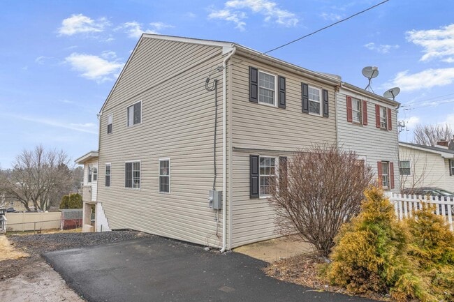 461 Hale St in Pottstown, PA - Building Photo - Building Photo