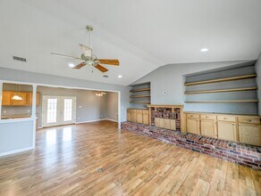 8411 Buncombe Rd in Shreveport, LA - Building Photo - Building Photo