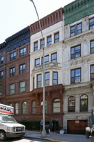 126 W 75th St in New York, NY - Building Photo