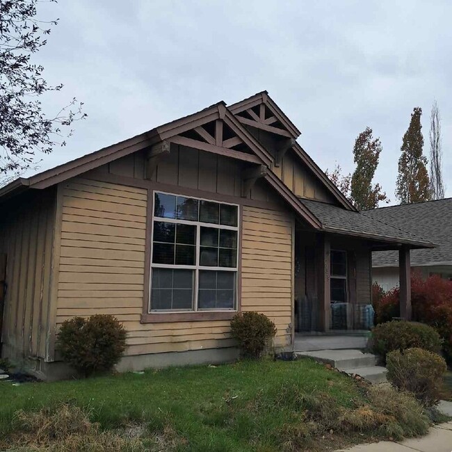 20348 Chase Rd in Bend, OR - Building Photo - Building Photo