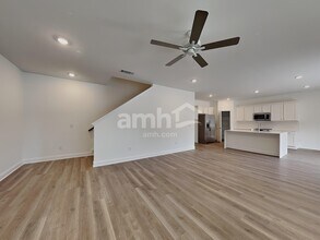 511 Hickory Pointe Rd in Dallas, GA - Foto de edificio - Building Photo