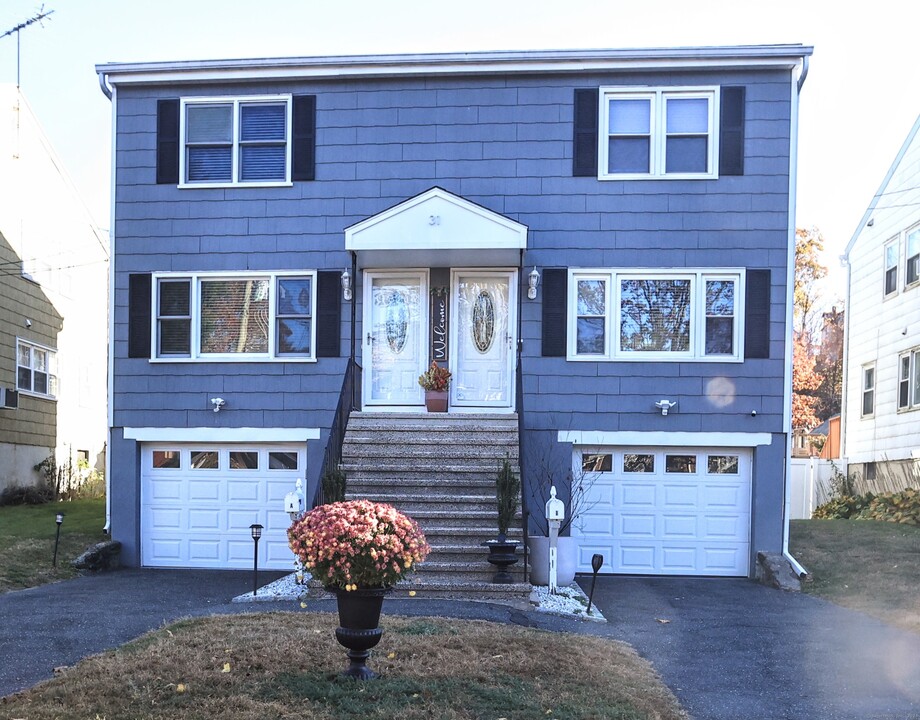 31 Hollow Wood Ln in Greenwich, CT - Foto de edificio