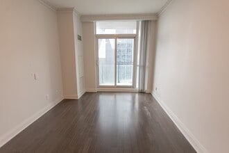 16-3916 Harbour St in Toronto, ON - Building Photo - Building Photo