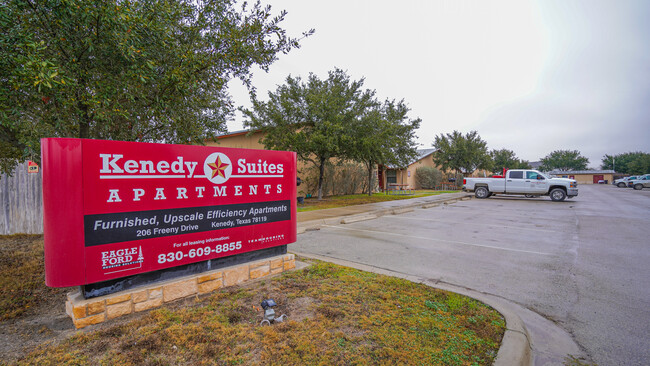 Kenedy Suites in Kenedy, TX - Foto de edificio - Building Photo