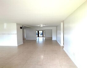 10431 SW 54th St in Miami, FL - Building Photo - Building Photo