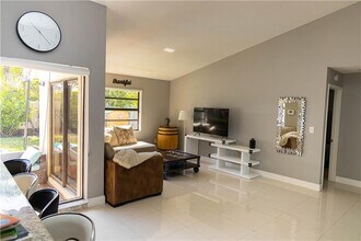 510 Green River Ln in Davie, FL - Building Photo - Building Photo