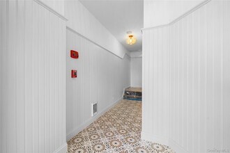 584 Main St in Islip, NY - Building Photo - Building Photo