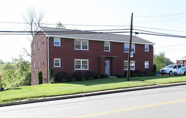 1308 Washington Pike in Bridgeville, PA - Foto de edificio - Building Photo