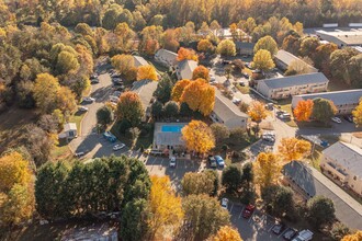 Oakwood Apartments in Newton, NC - Building Photo - Building Photo