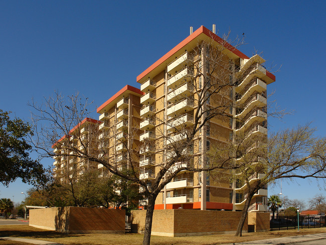 Villa Tranchese Apartments in San Antonio, TX - Building Photo - Building Photo