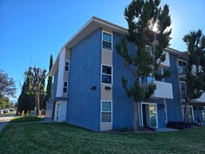 Reflections at Sepulveda in Mission Hills, CA - Building Photo - Building Photo