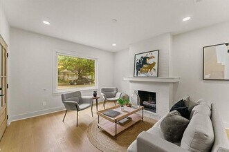 814 Turner Ave in Dallas, TX - Building Photo - Building Photo