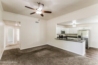 6106 Larkgrove Dr in Louisville, KY - Building Photo - Building Photo