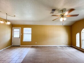 2004 Charleston Ct-Unit -B in Killeen, TX - Building Photo - Building Photo