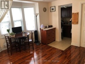 197 Dundas St E in Toronto, ON - Building Photo - Building Photo