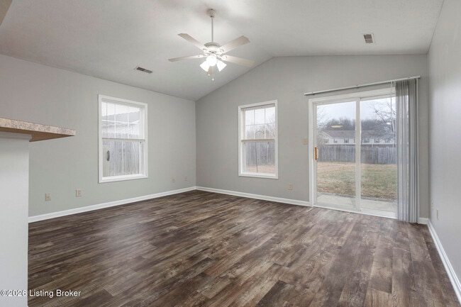 8815 Woodpointe Blvd in Louisville, KY - Building Photo - Building Photo