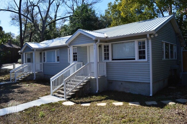 property at 515 E Carolina St