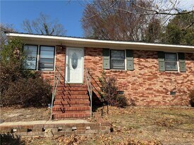 1016 Augusta Dr in Fayetteville, NC - Building Photo