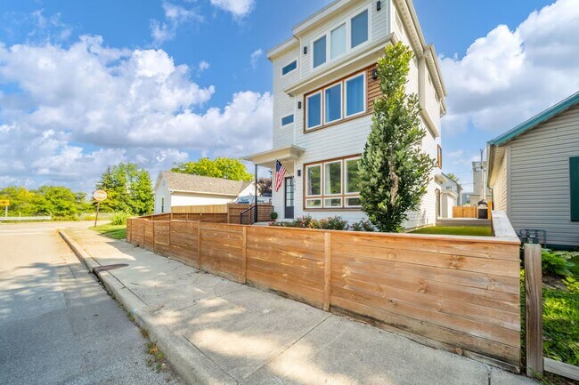 930 Elm St in Indianapolis, IN - Building Photo - Building Photo