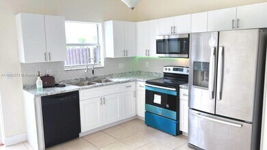 1525 SE 31st Ct in Homestead, FL - Building Photo - Building Photo