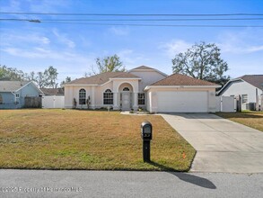 8484 Annapolis Rd in Spring Hill, FL - Building Photo - Building Photo