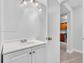 1770 NE 191st St in Miami, FL - Building Photo - Building Photo