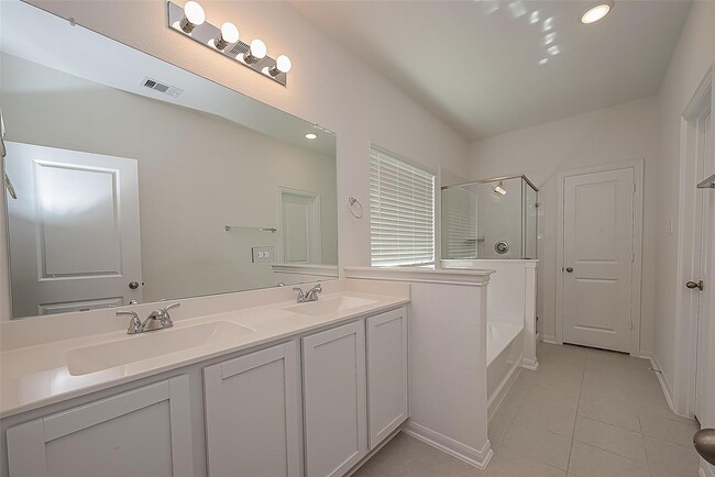 22226 Cortona Gln Dr