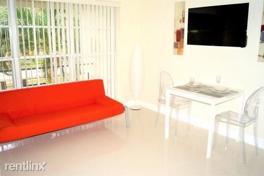 1007 SE 2nd Ct-Unit -Apt 6 in Fort Lauderdale, FL - Building Photo